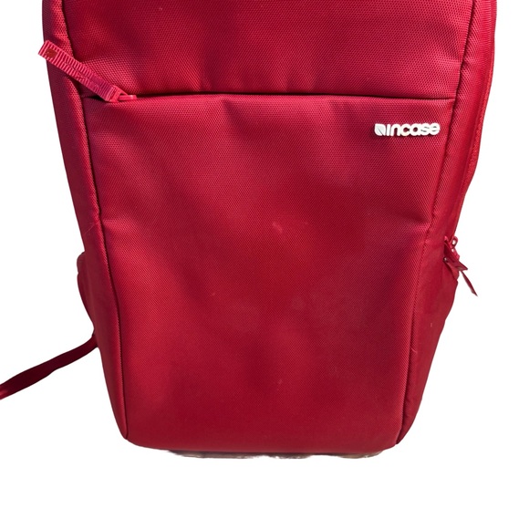 Incase ICON Backpack 23L Signal Red Backpack Modern Design Durable - Picture 10 of 11